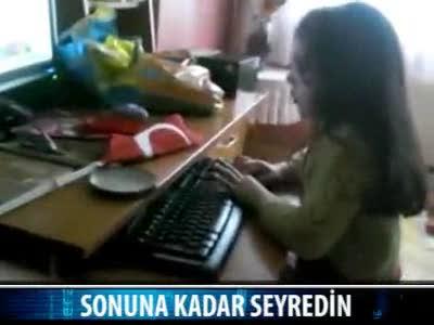 Bilgisayar oyunu oynarken sinir krizi izle