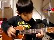 Gitar �alarken kendisinden ge�iyor 