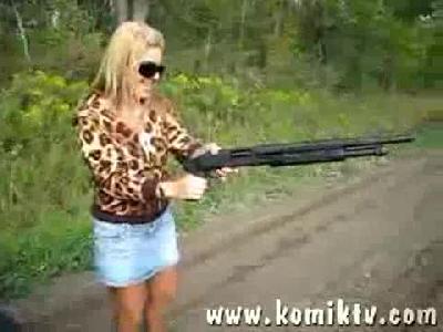 Pompal� T�fek Kullanan Sar���n Kad�n